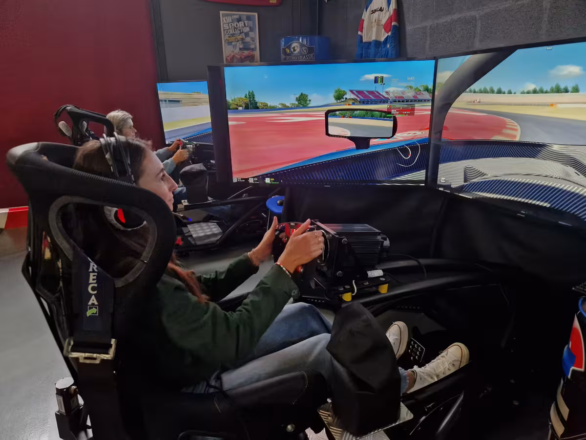 Session de simulateur de course chez atlantique pole position 44