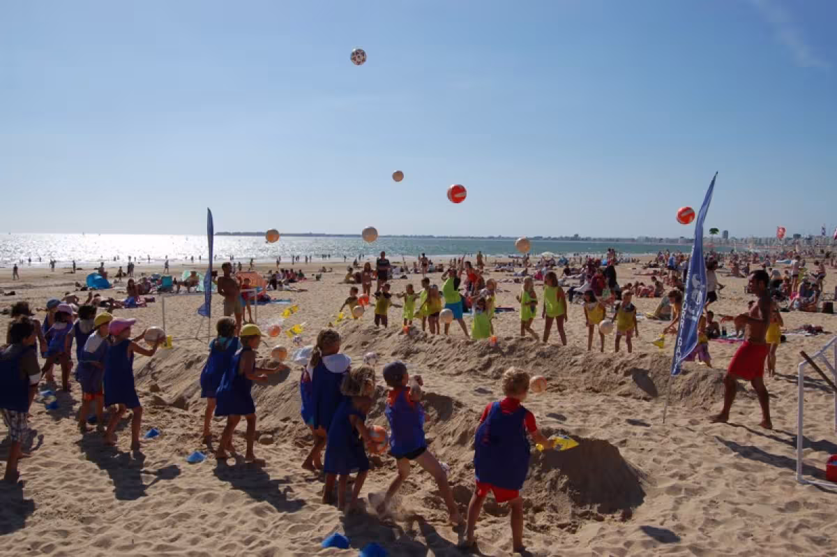 Club de plage des Korrigans sur la plage des Libraires