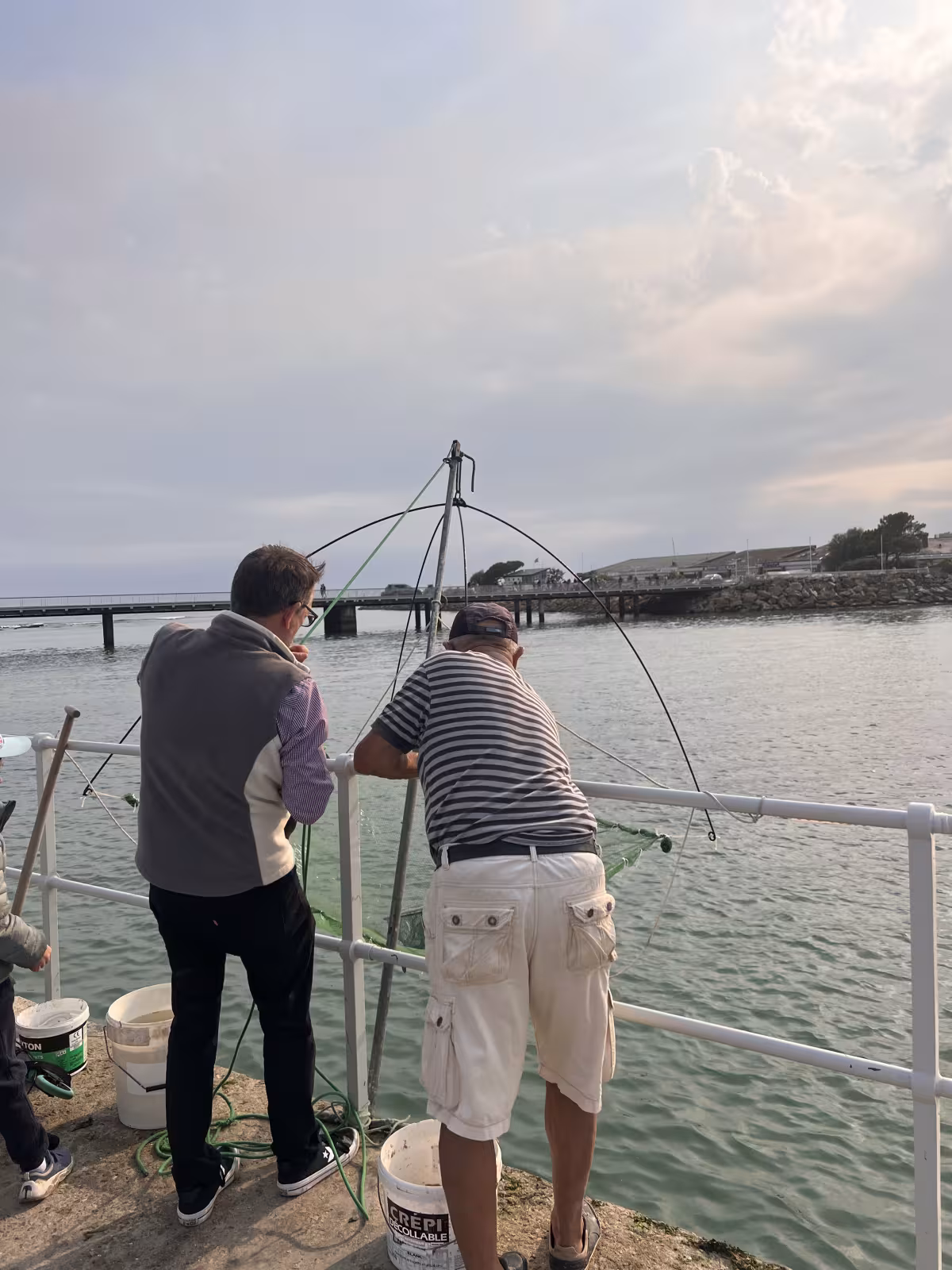 Pêche au carrelet sur la jetée de Pornichet