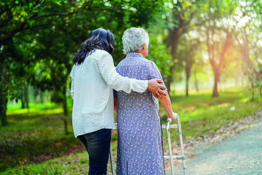 Balade d'une personne âgée