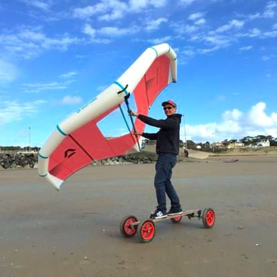 Wing foil sur la plage