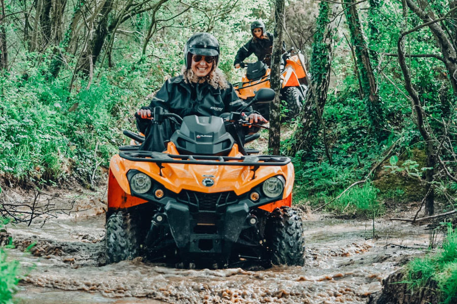 Sortie quad dans la forêt