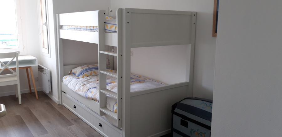 Chambre avec lits superposés