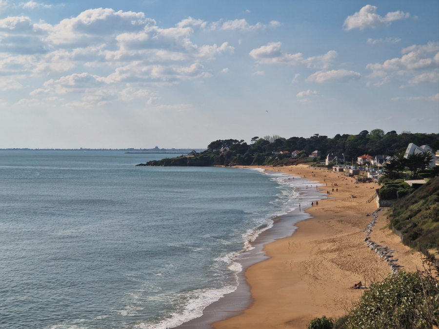 Vue de la plage depuis le sentier