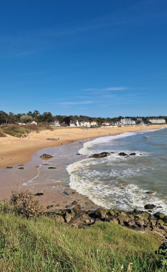 Vue de la plage depuis le sentier