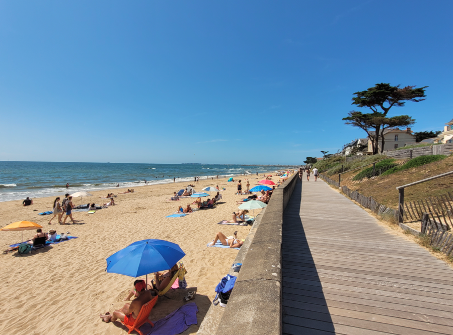 Vue du sentier et de la plage