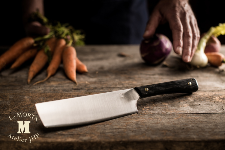 Couteau avec des légumes