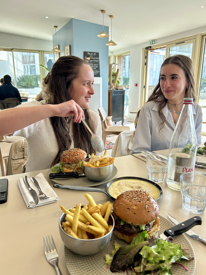 ambiance burger