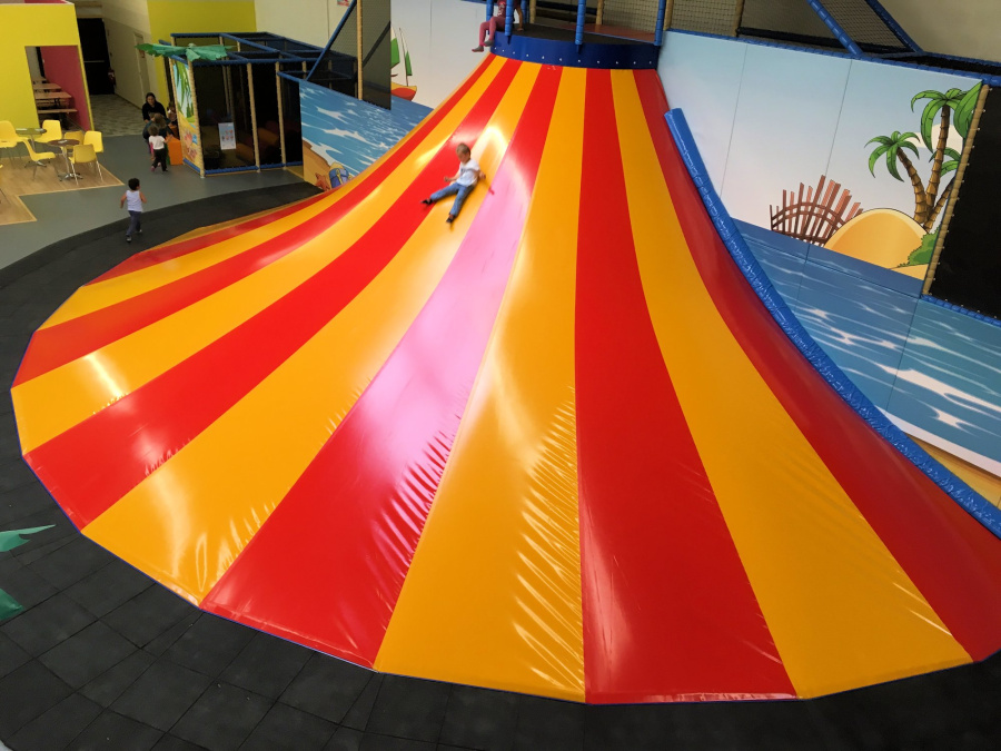 Volcan géant jeu enfant