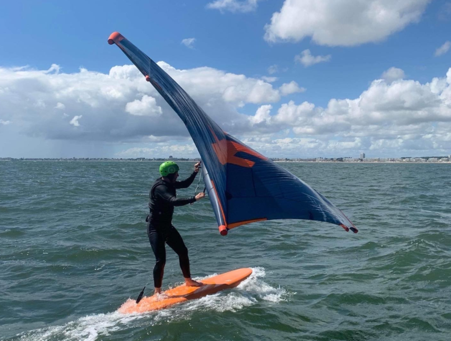 Personne en Wing-foil