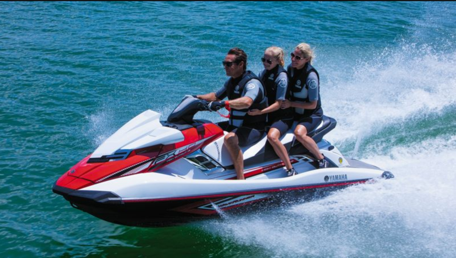 Jet-ski avec 3 passagers