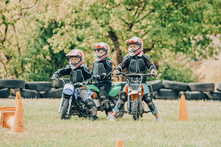 Session moto-cross avec 3 personnes