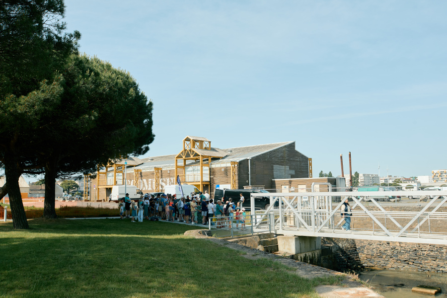 Embarquement quai de Kribi pour les croisières découvertes commentées