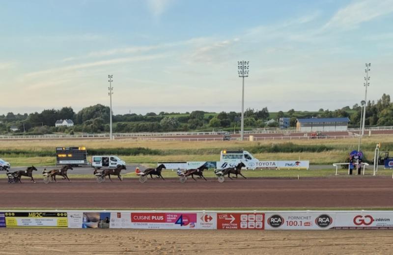 Assister à une course à l'hippodrome