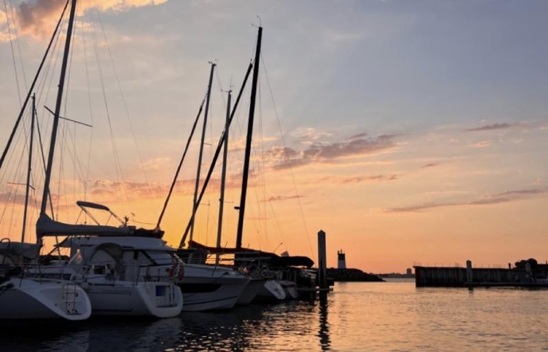 Coucher de soleil depuis le port