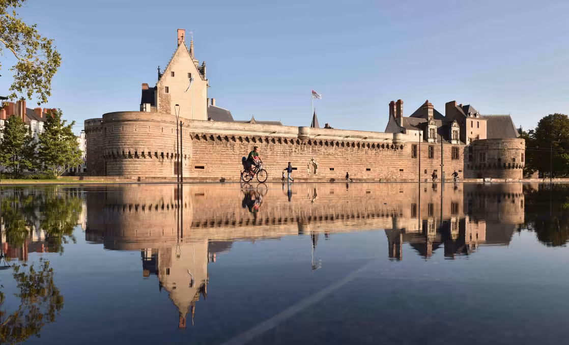  Vue extérieure du château