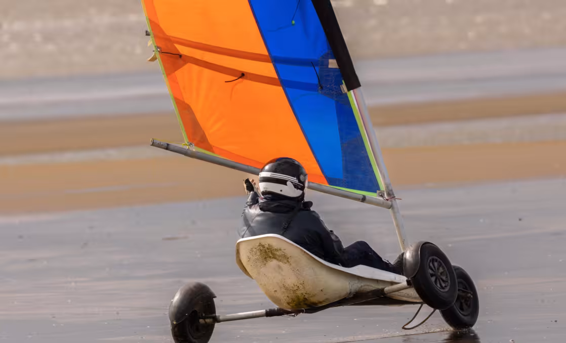 Personne sur un char à voile
