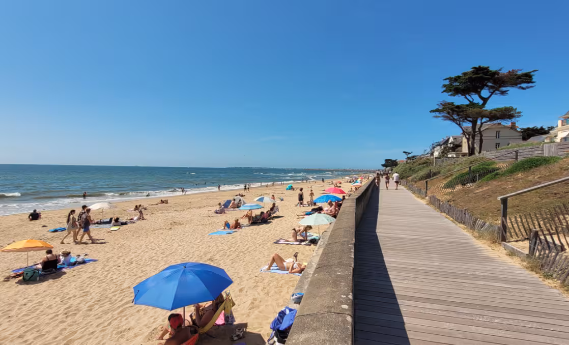 Vue du sentier et de la plage