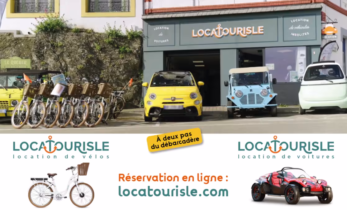 Vitrine de l'agence Locatourisle avec voitures garées devant la vitrine
