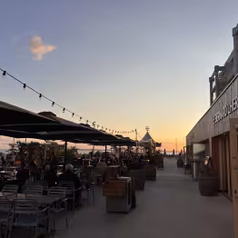 restaurants place des Océanes Pornichet au coucher de soleil