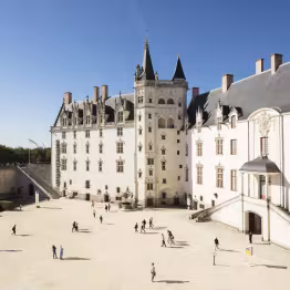  Vue de la cour intérieure du château