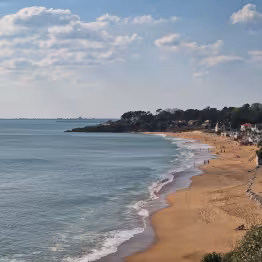 Vue de la plage depuis le sentier