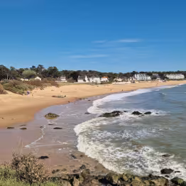 Vue de la plage depuis le sentier