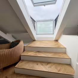 Escalier d'accès au balcon