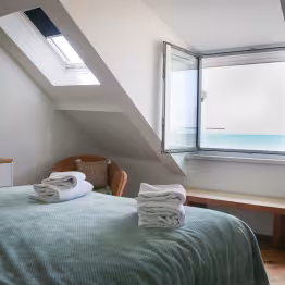 Chambre avec lit double