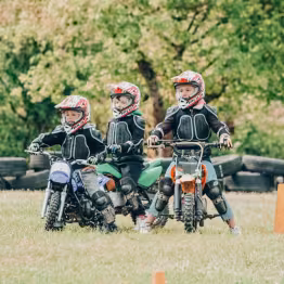 Session moto-cross avec 3 personnes