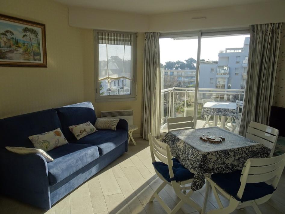 BRODU - séjour avec vue balcon BRODU - séjour avec vue balcon