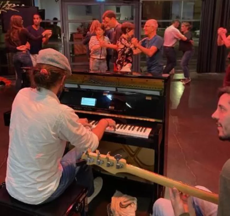 Tricot-thé et bal trad