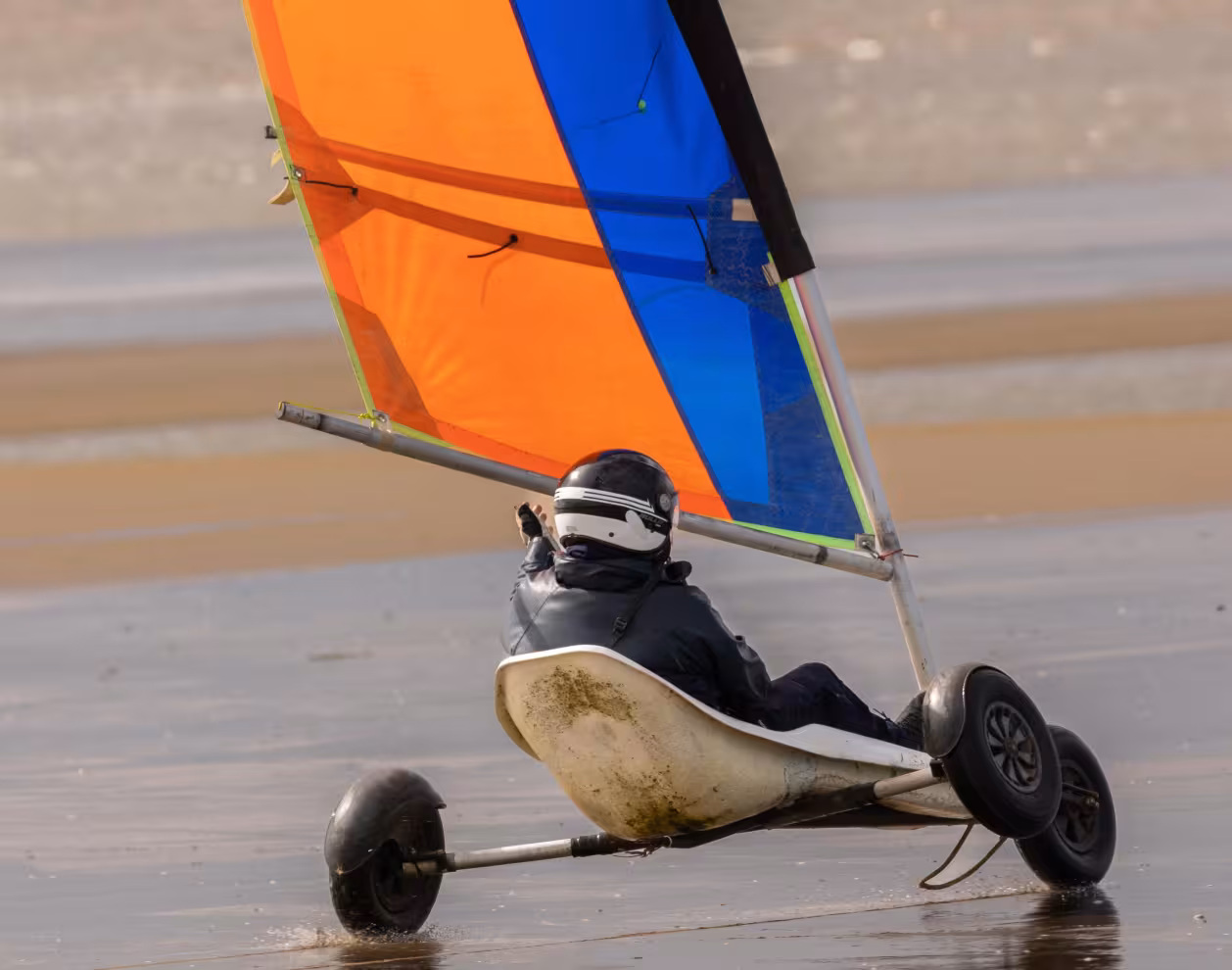 Personne sur un char à voile